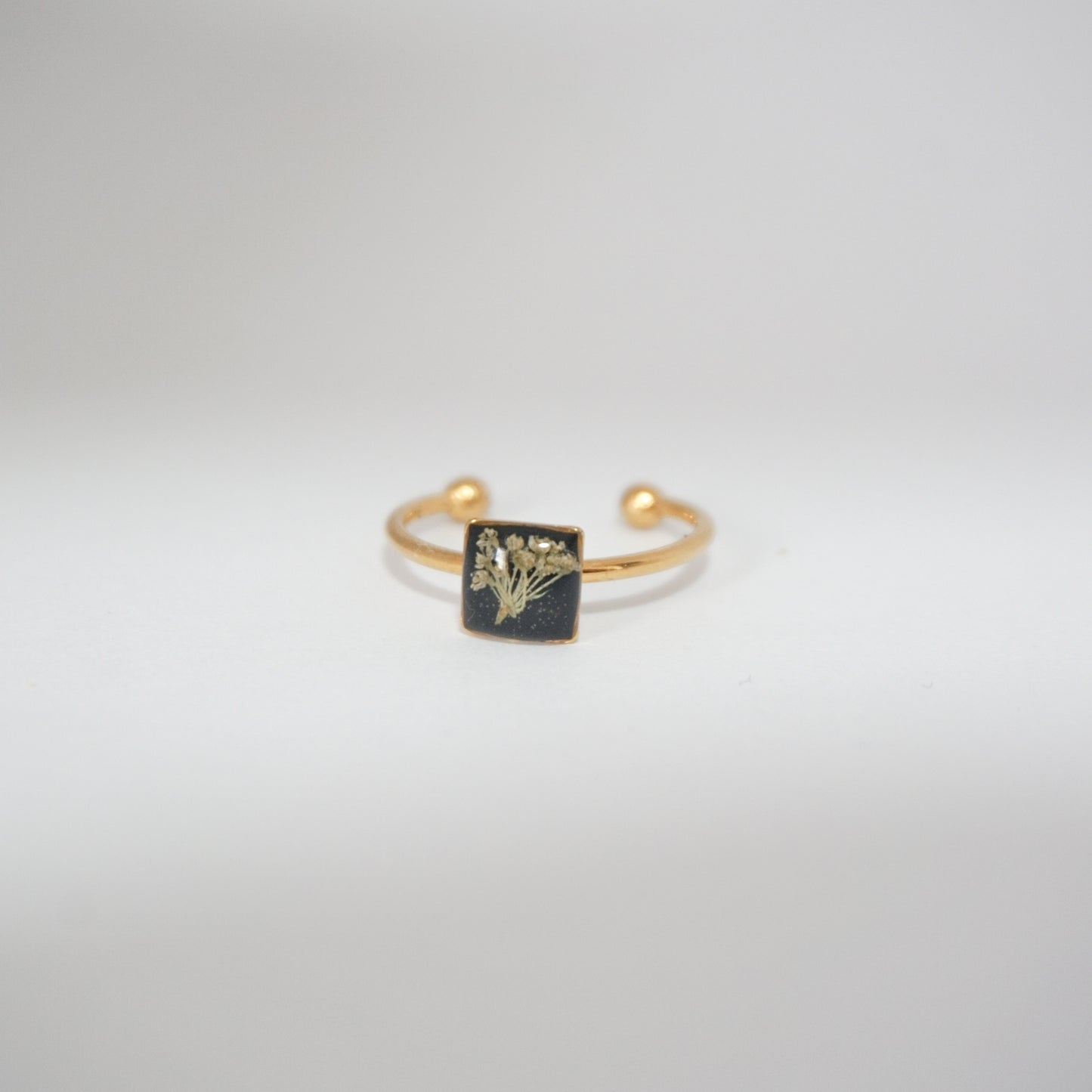 Anillo ajustable encaje fondo negro
