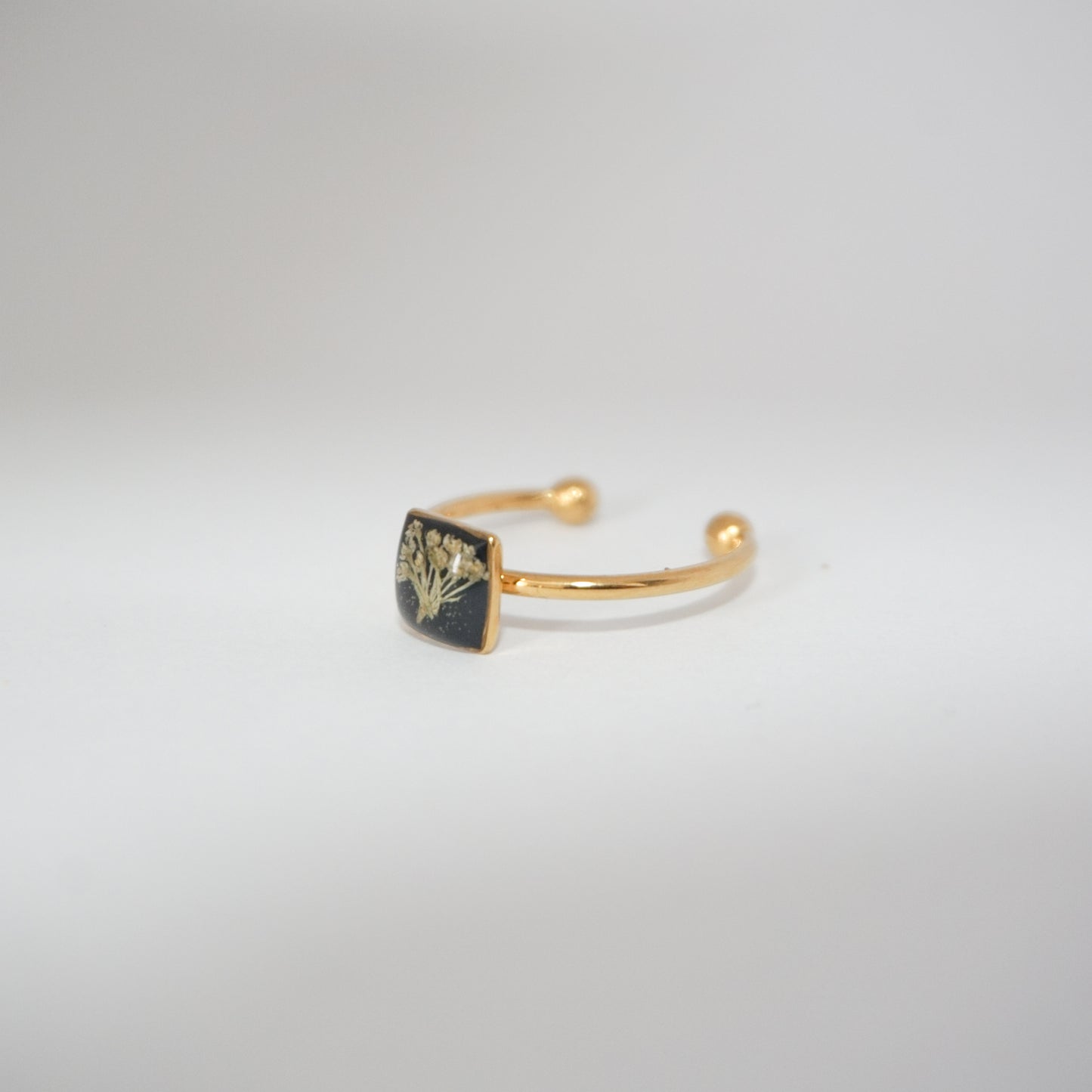 Anillo ajustable encaje fondo negro
