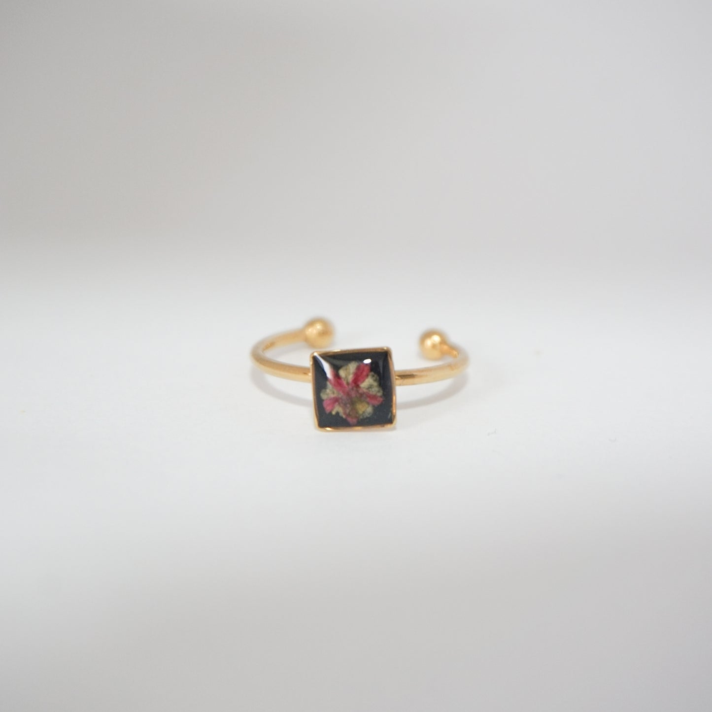 Anillo ajustable bugambilia fondo negro
