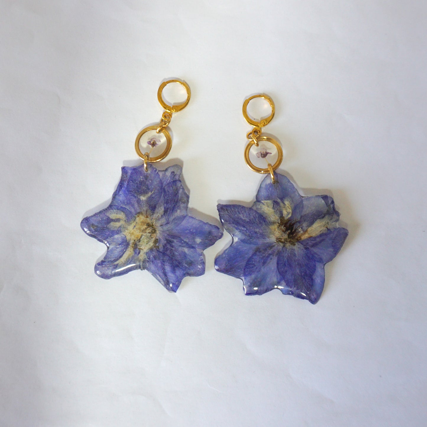 Aretes largos delphinium morado