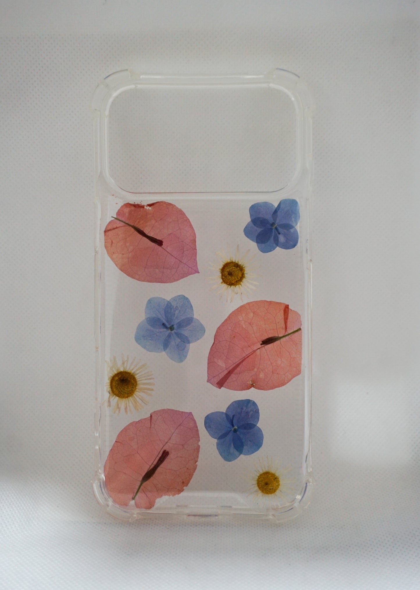 iPhone 17 Pro Max Bugambilias, hortensias y margaritas