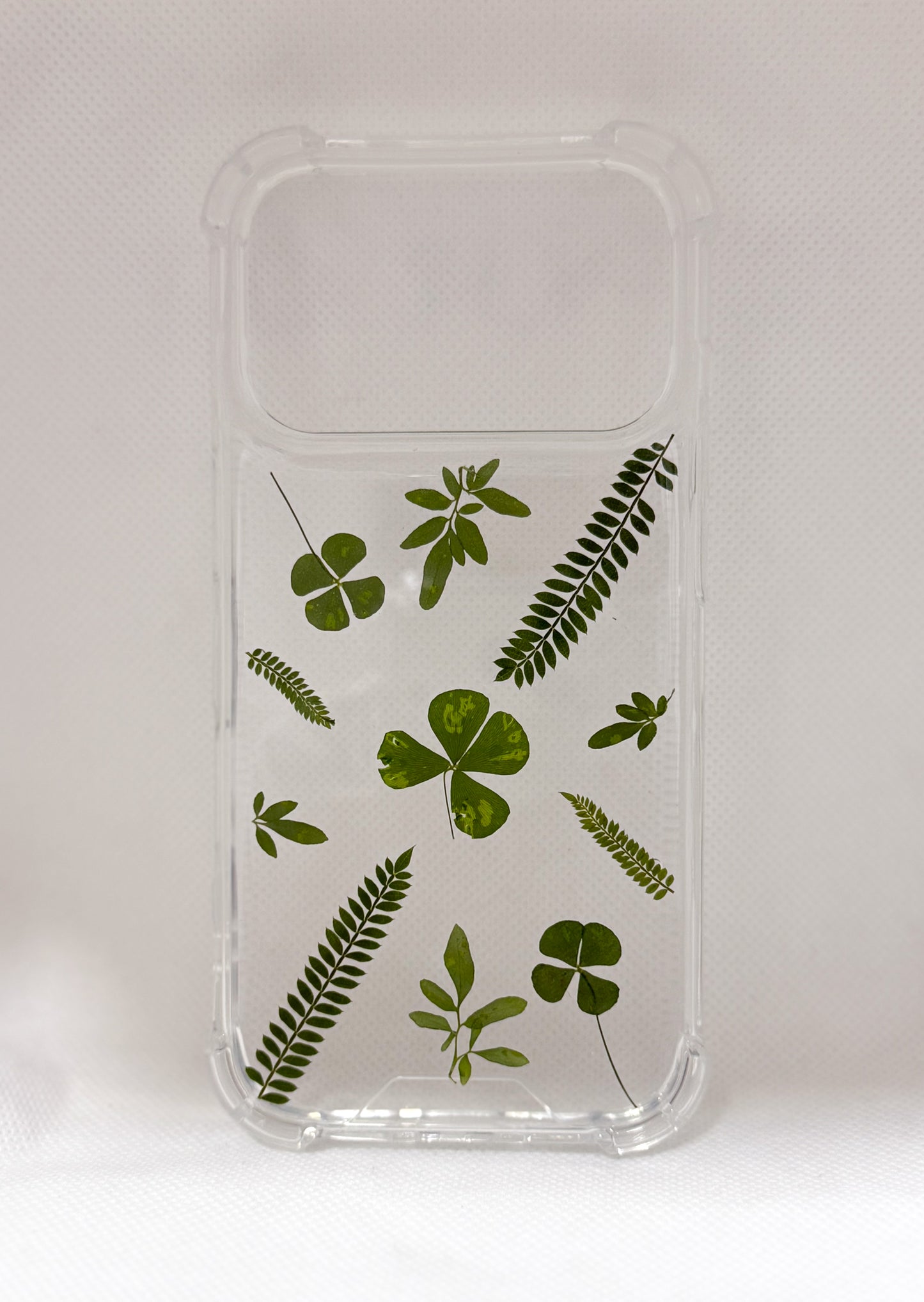 iPhone 17 Pro Jacaranda, ruda y trébol