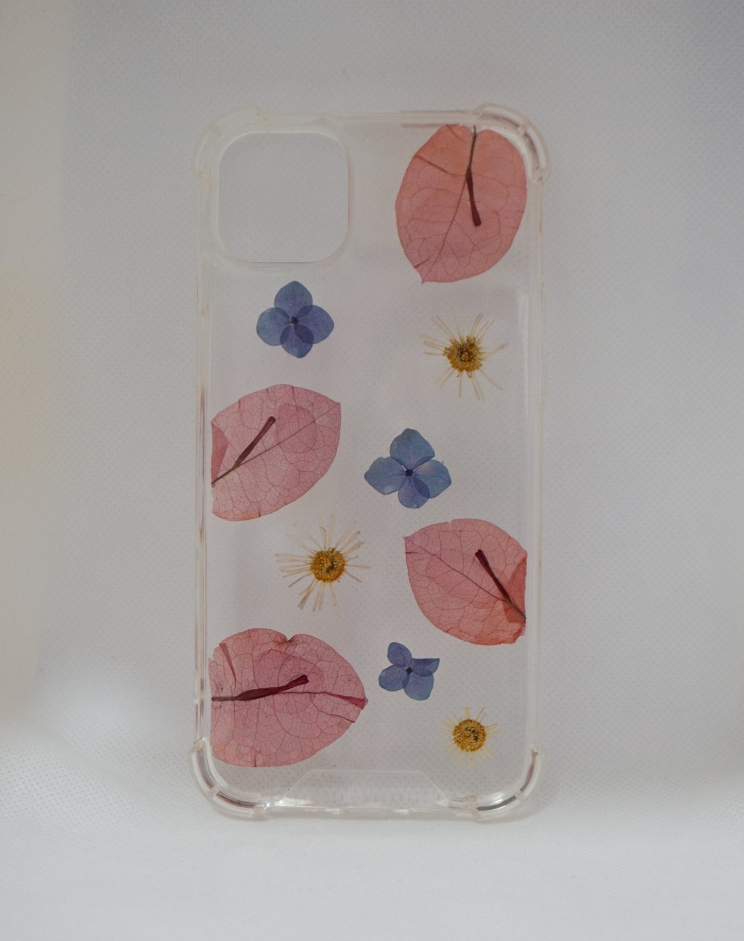 iPhone 15/14 Plus Bugambilias, hortensias y margaritas