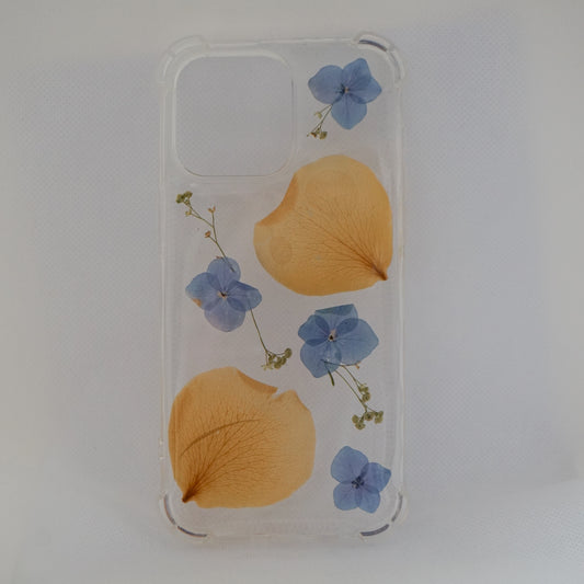 iPhone 15 Pro Max Hortensias y pétalos de rosa amarillos