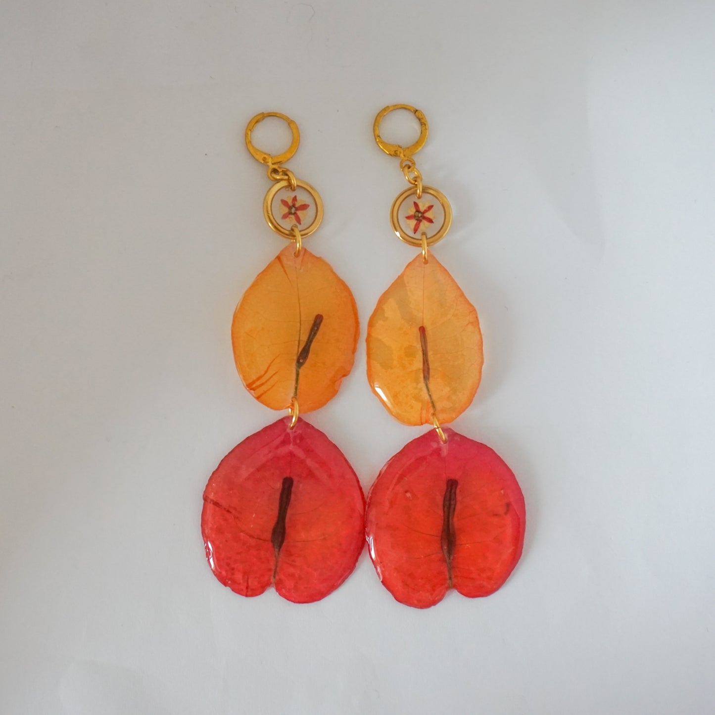 Aretes largos bugambilias fucsia y naranja
