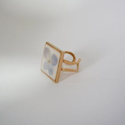 Anillo ajustable hortensia fondo blanco