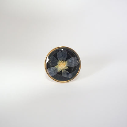 Anillo ajustable malva cimarrona fondo negro