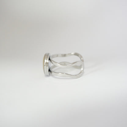 Anillo ajustable encaje fondo blanco