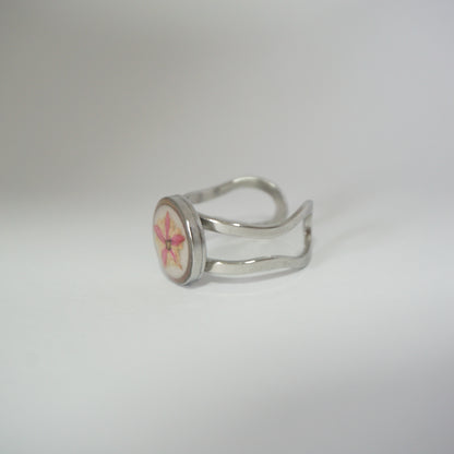 Anillo ajustable bugambilia fondo blanco