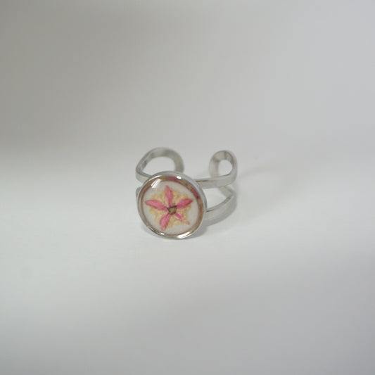 Anillo ajustable bugambilia fondo blanco