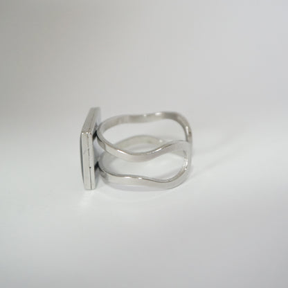 Anillo ajustable jacaranda fondo blanco