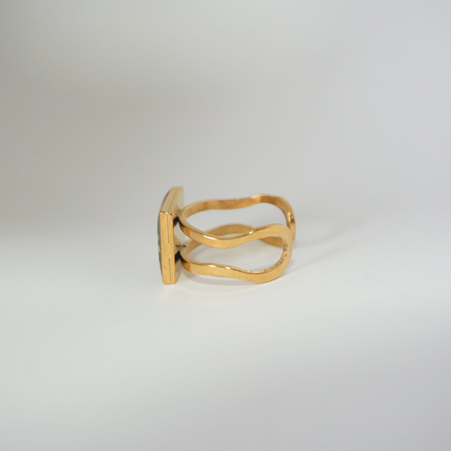 Anillo ajustable encaje común fondo negro