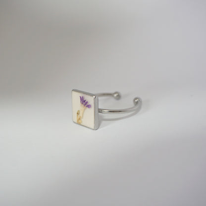 Anillo ajustable trueno de venus fondo blanco
