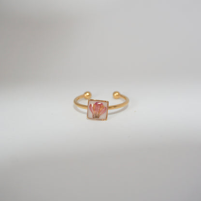Anillo ajustable bugambilia fondo blanco