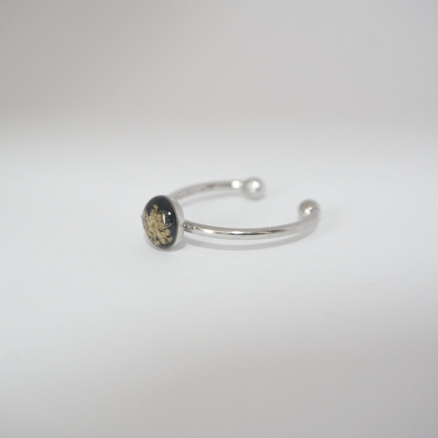 Anillo ajustable encaje fondo negro