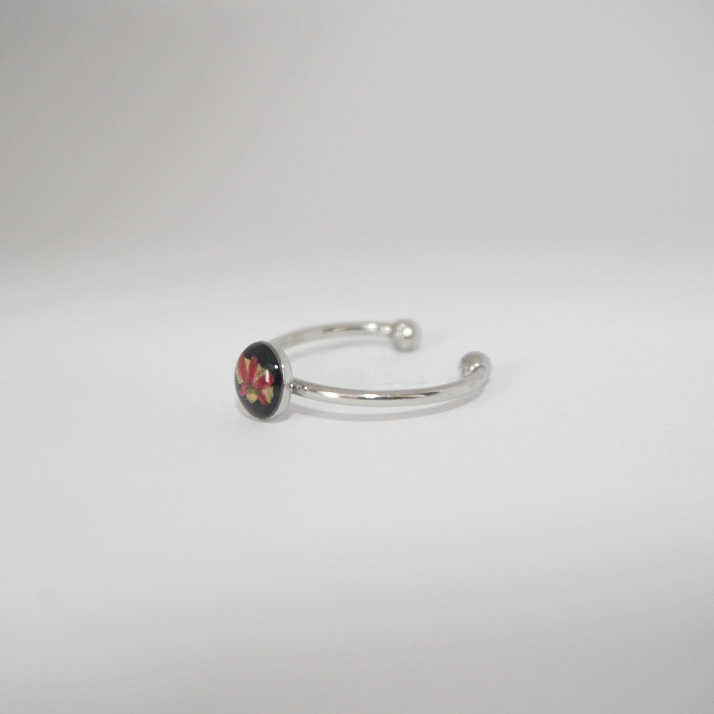 Anillo ajustable bugambilia fondo negro