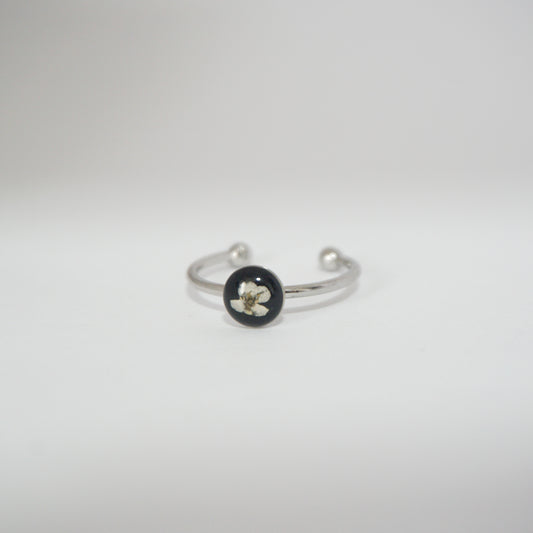 Anillo ajustable panalillo blanco fondo negro