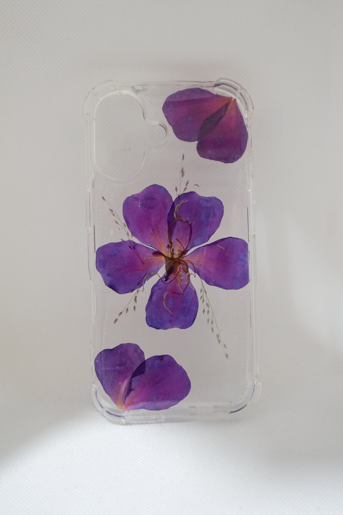 iPhone 16 Tibouchina