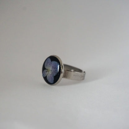 Anillo ajustable hortensia fondo negro