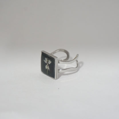 Anillo ajustable asclepia fondo negro