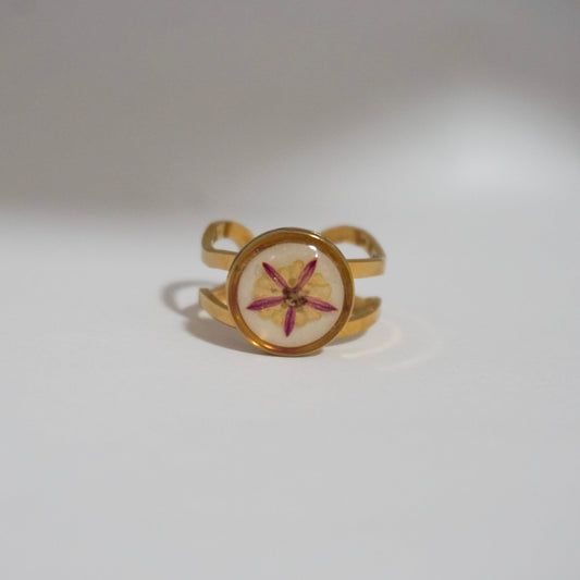 Anillo ajustable bugambilia fondo blanco
