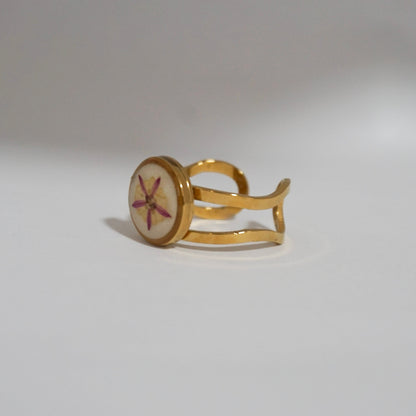Anillo ajustable bugambilia fondo blanco