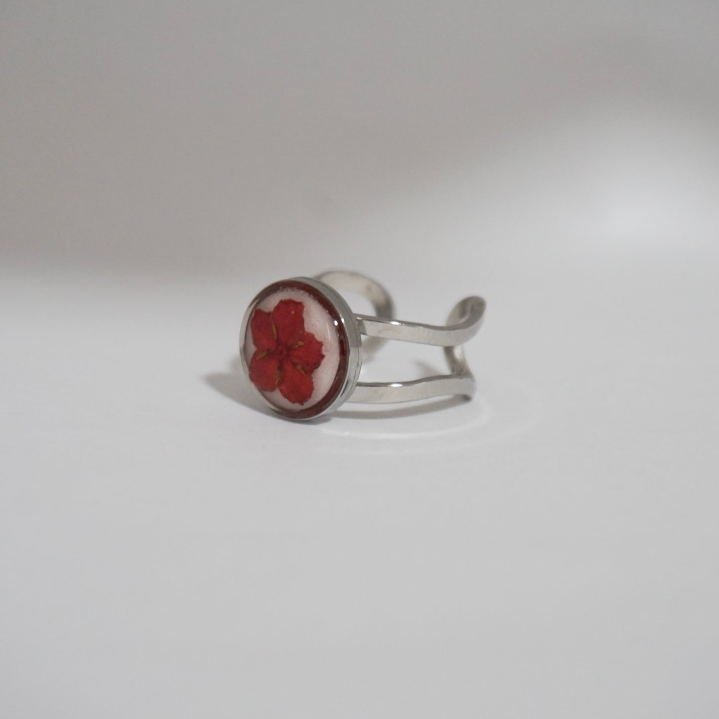 Anillo ajustable ixora fondo blanco