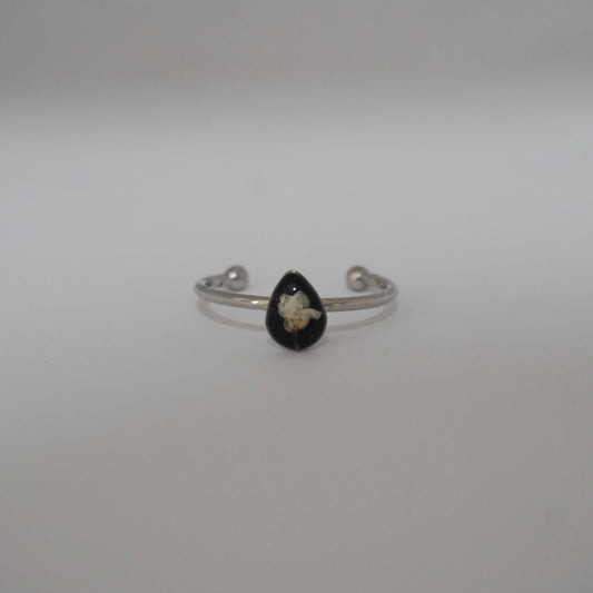 Anillo ajustable panalillo blanco fondo negro