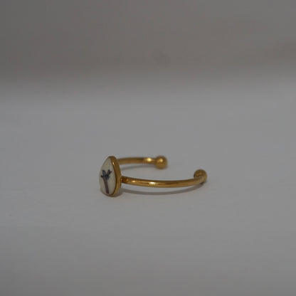 Anillo ajustable verbena fondo blanco