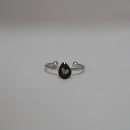 Anillo ajustable panalillo blanco fondo negro