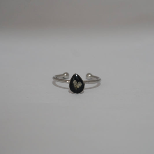 Anillo ajustable panalillo blanco fondo negro
