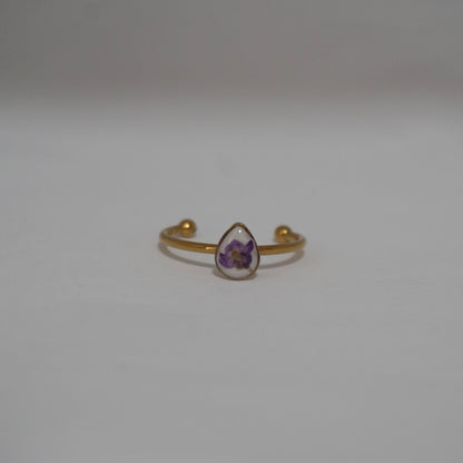 Anillo ajustable panalillo lila fondo blanco
