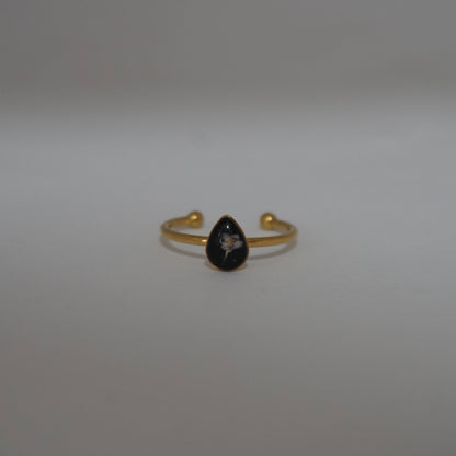 Anillo ajustable panalillo lila fondo negro