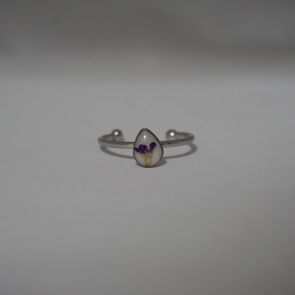 Anillo ajustable trueno de venus fondo blanco