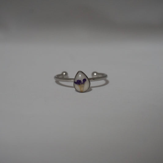 Anillo ajustable trueno de venus fondo blanco