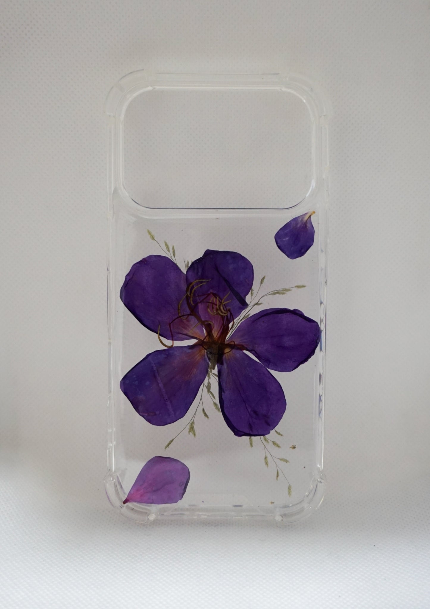 iPhone 17 Pro Tibouchina