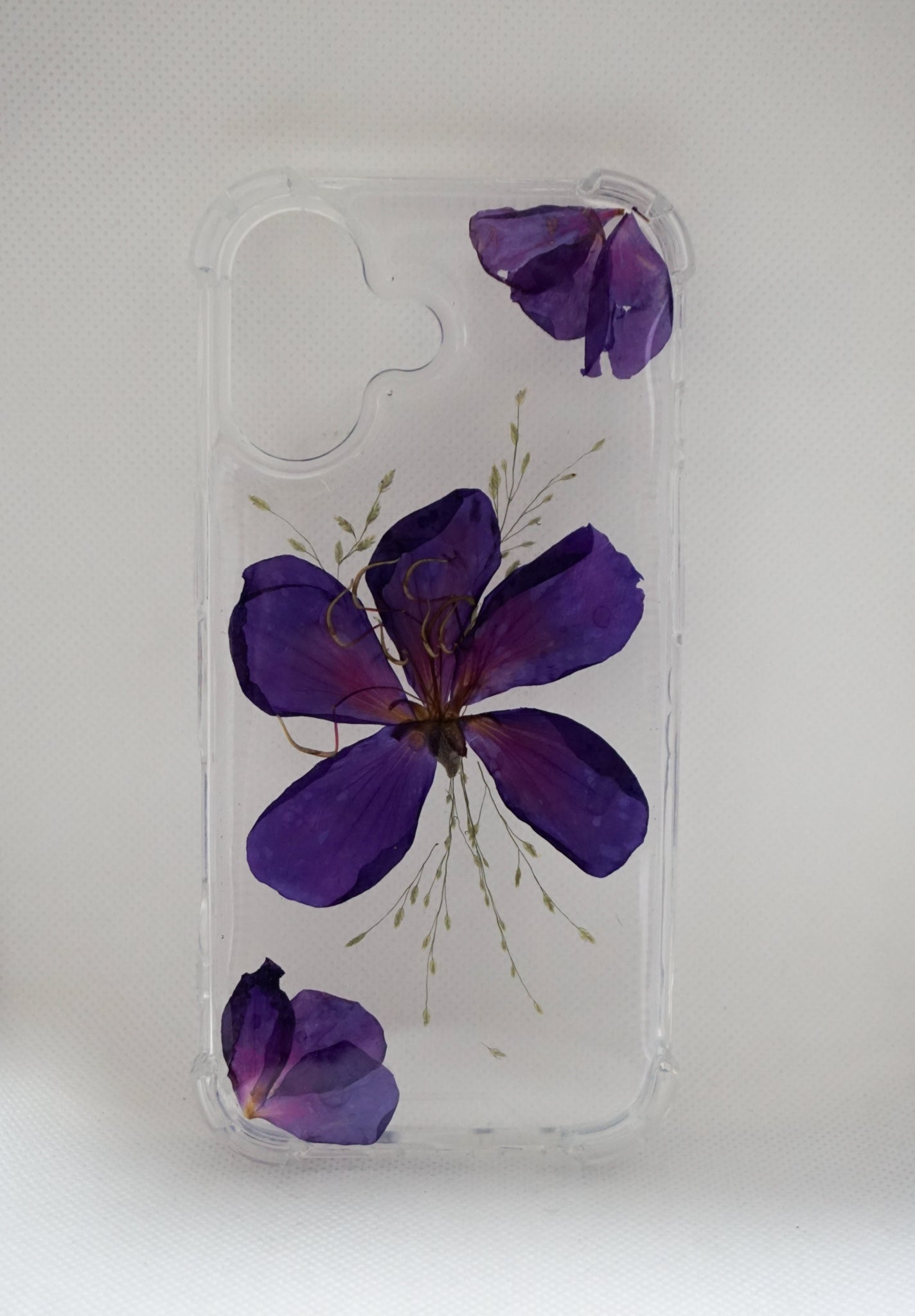 iPhone 17 Tibouchina