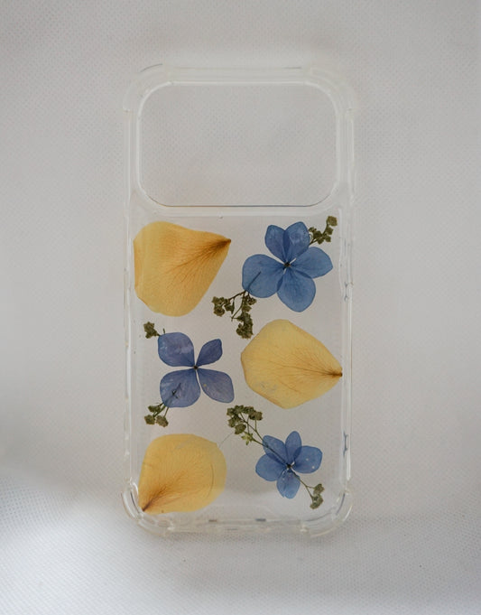 iPhone 17 Pro Hortensias y pétalos de rosa amarillos
