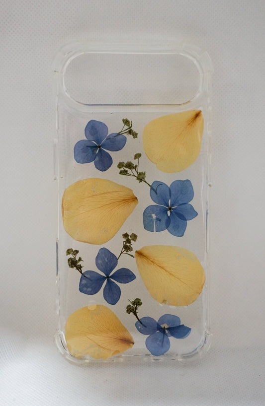 iPhone 17 Air Hortensias y pétalos de rosa amarillos