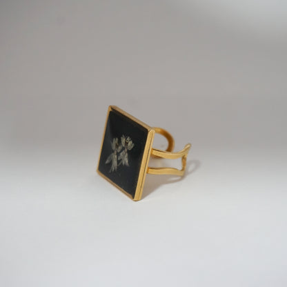 Anillo ajustable algodoncillo fondo negro