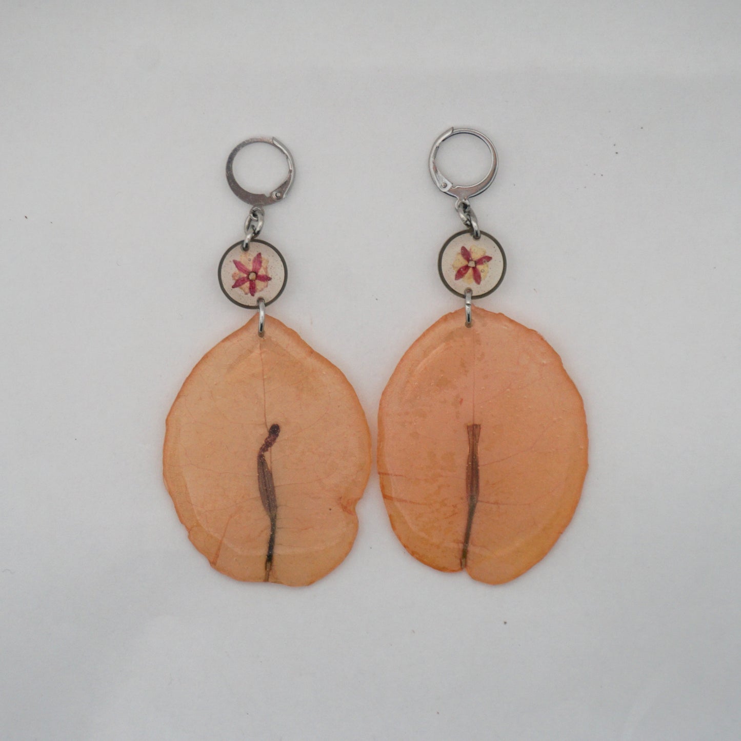 Aretes largos bugambilias salmón