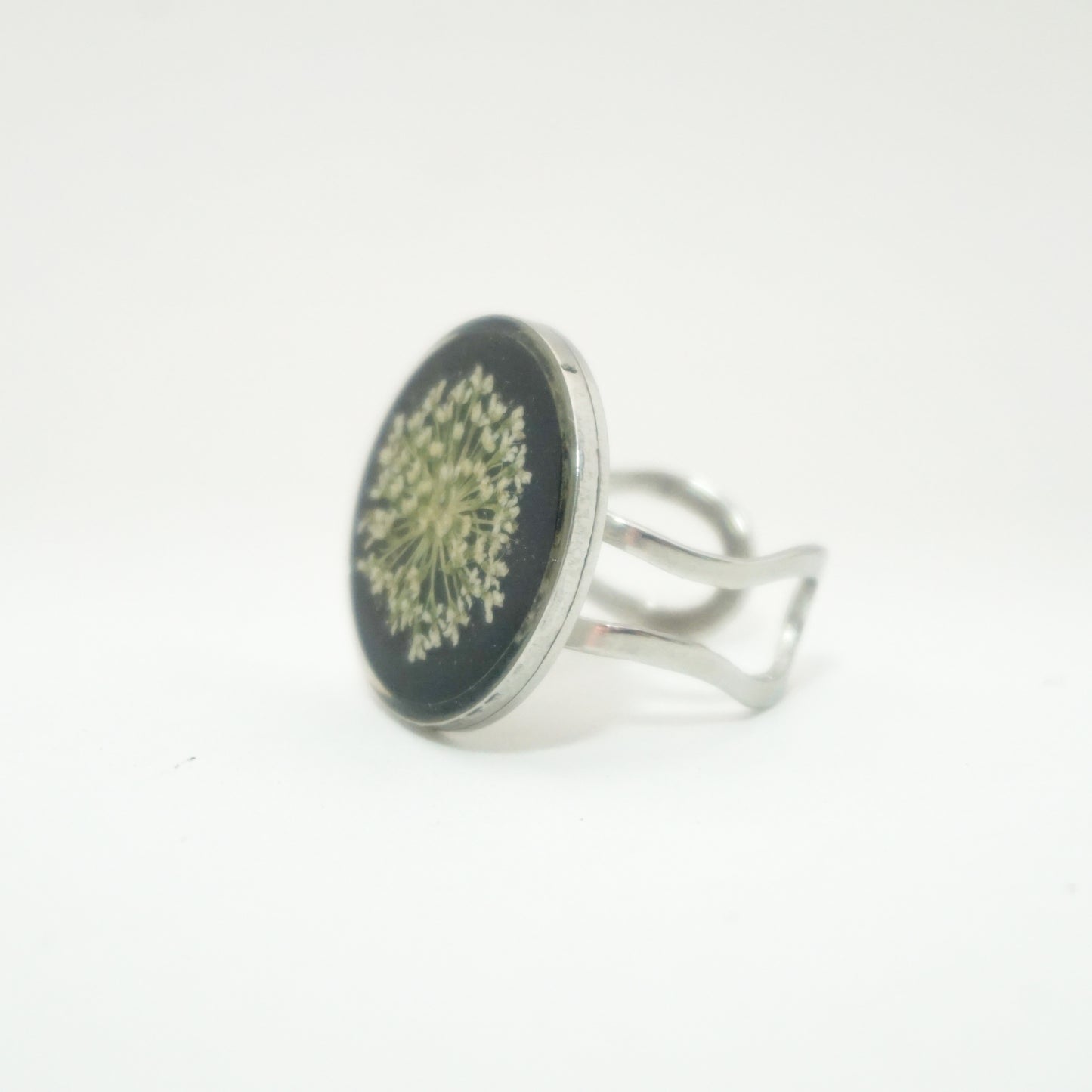 Anillo ajustable encaje fondo negro