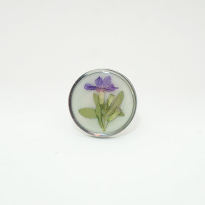 Anillo ajustable trueno de venus fondo blanco