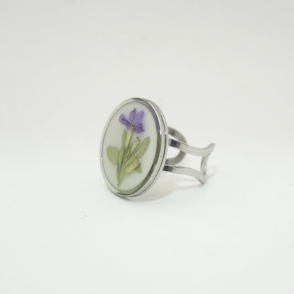 Anillo ajustable trueno de venus fondo blanco