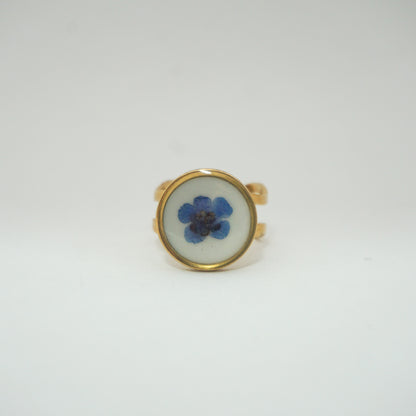Anillo ajustable Nomeolvides fondo blanco