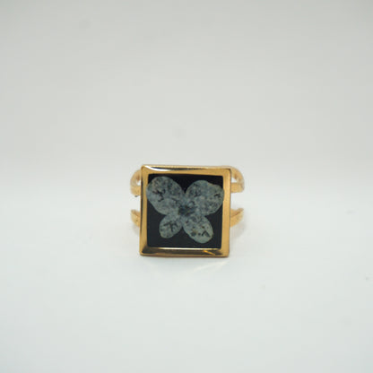 Anillo ajustable hortensia fondo negro