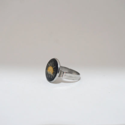 Anillo ajustable margarita fondo negro