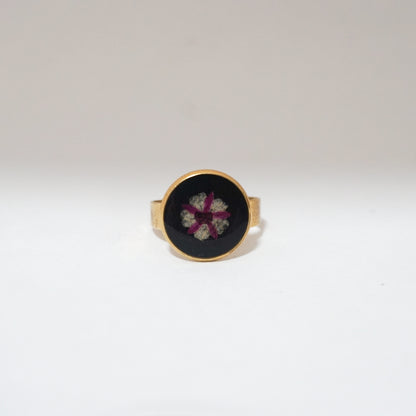 Anillo ajustable bugambilia fondo negro
