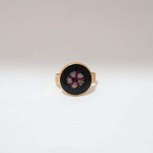 Anillo ajustable bugambilia fondo negro