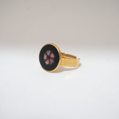 Anillo ajustable bugambilia fondo negro